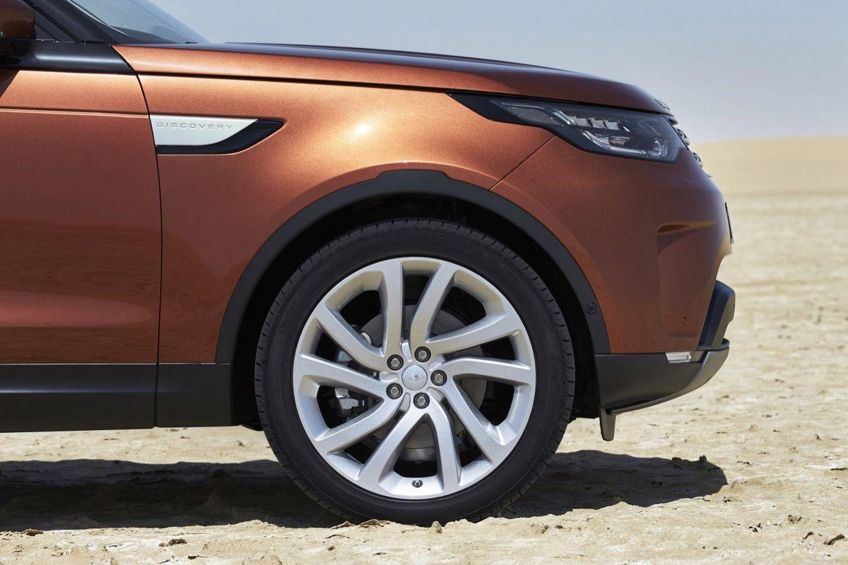 Land-Rover-Discovery-02.jpg