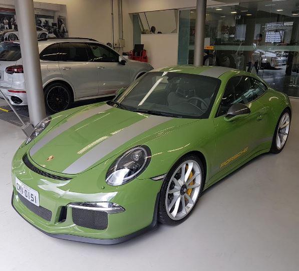 olive-green-porsche-911-r-with-silver-stripes-is-another-kind-of-martini-livery-116838_1.jpg.dbc246bd6170f694635c98bfed210a5d.jpg