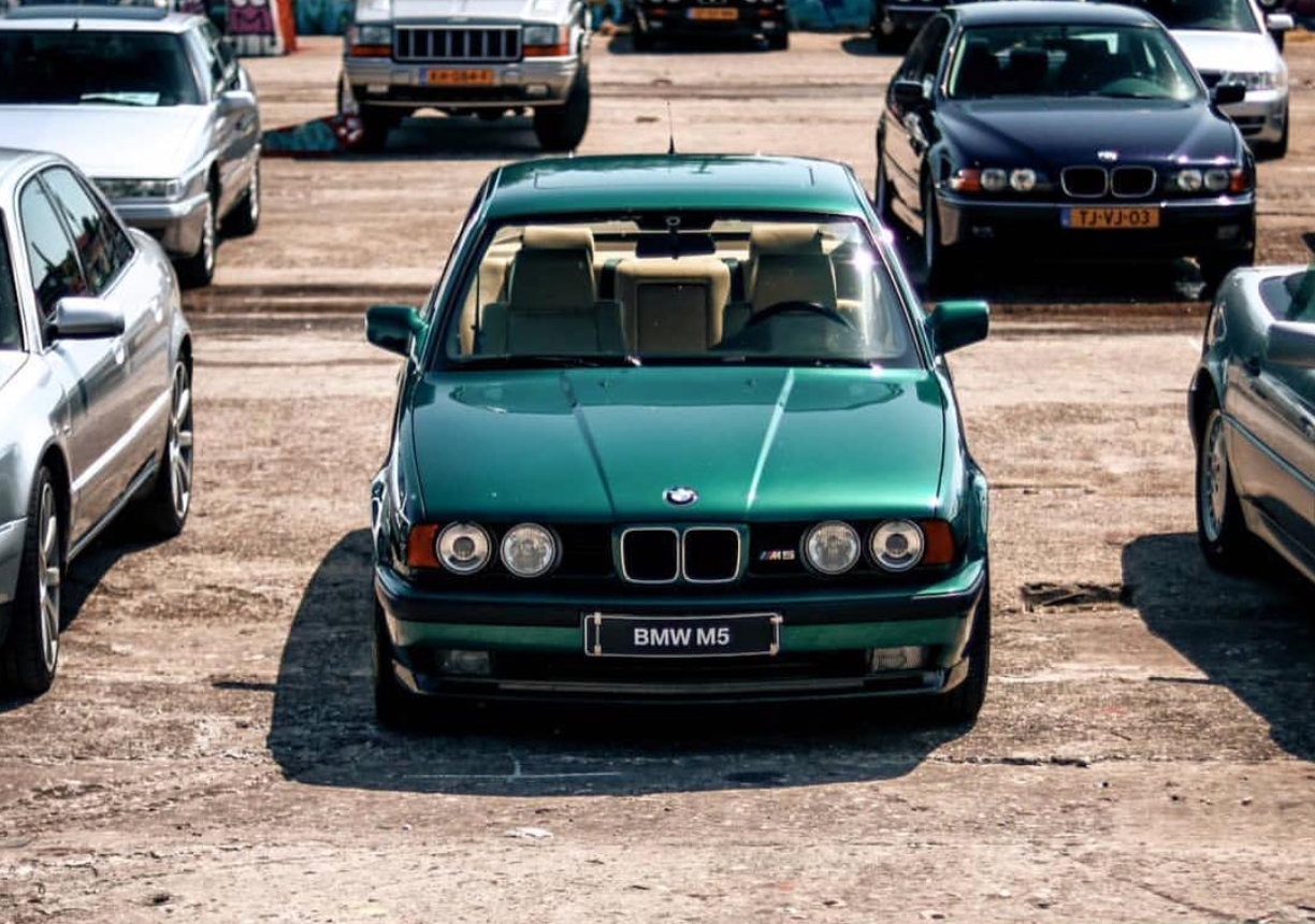 1322660500_BMWM5.png.76bc3916f2a09d2b4856d24abcbb81ab.png