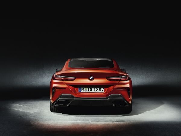P90307461_lowRes_the-all-new-bmw-8-se.jpg.b46991db84d313cd31befb759272fe7e.jpg