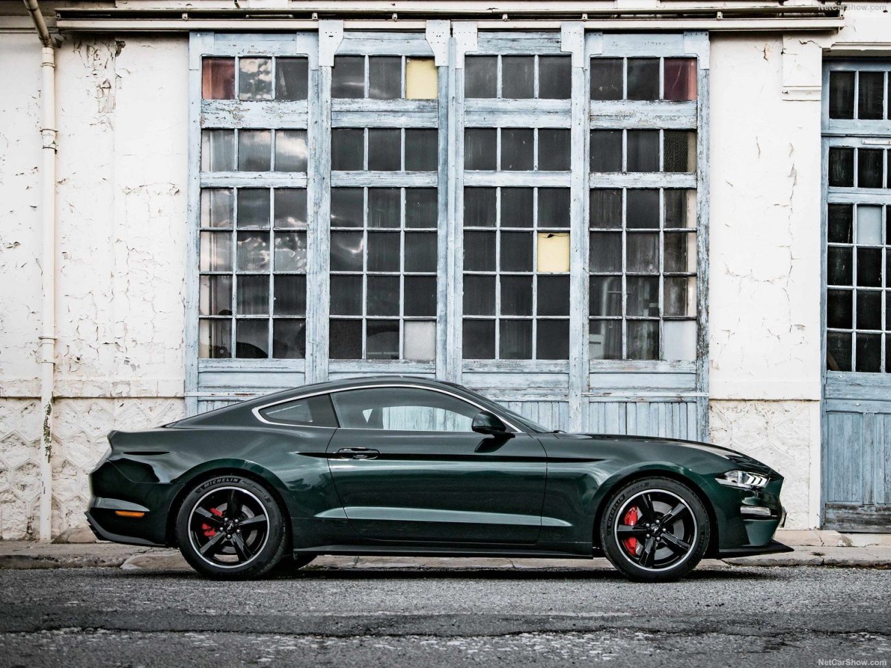 Ford-Mustang_Bullitt-2019-1600-1e.thumb.jpg.e0c95d2c5a383ac91e7fee5a46c4a471.jpg