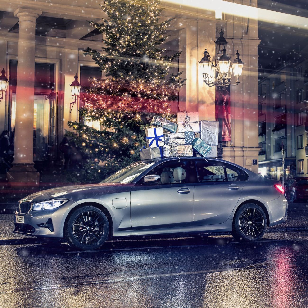 859801259_P90334002_highRes_the-bmw-330e-sedan-12.thumb.jpg.9bf2b5557b4046f6e04ba96ed175363b.jpg