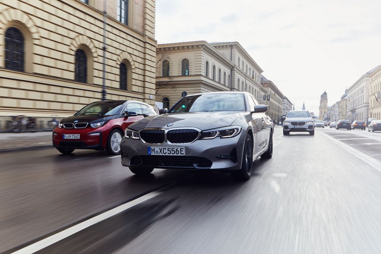 P90333999_highRes_the-bmw-330e-sedan-t.thumb.jpg.28e51bfe25e4197295b99f7260e842ea.jpg