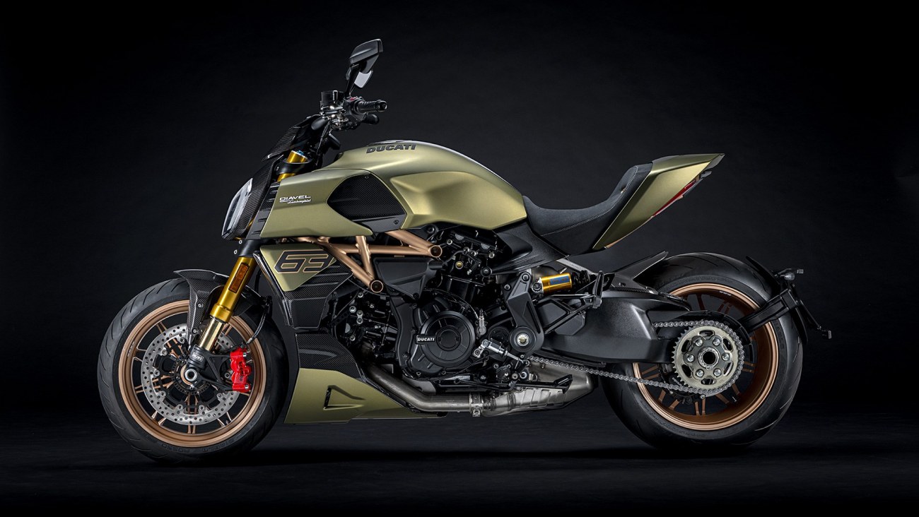 Diavel-lambo-MY21-03-Overview-Gallery-1920x1080.thumb.jpg.b3b23f58980decd9353e5e348e2f8dff.jpg