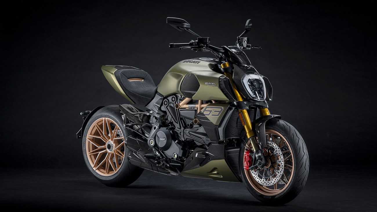 Diavel-lambo-MY21-04-Overview-Gallery-1920x1080.thumb.jpg.b987cec53228ee954867749c5c787211.jpg