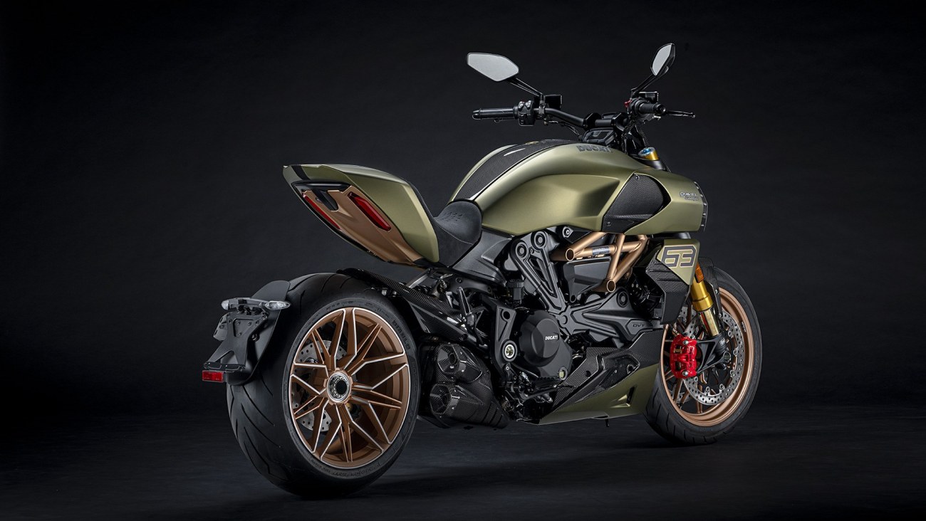Diavel-lambo-MY21-06-Overview-Gallery-1920x1080.thumb.jpg.74dea2673301162c2105a266557b0019.jpg