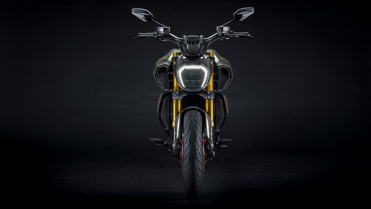 Diavel-lambo-MY21-09-Overview-Gallery-1920x1080.thumb.jpg.442cfb88eb613ea751f203899e222053.jpg