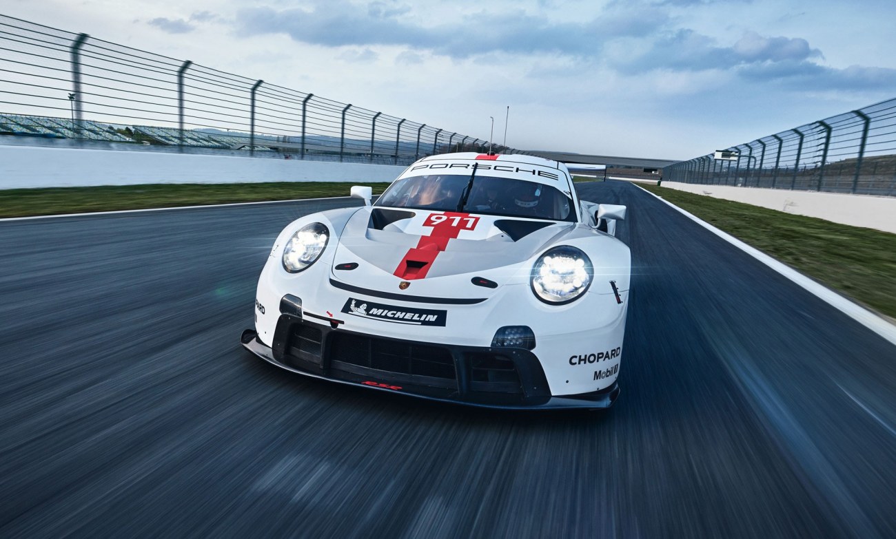 2019-porsche-911-rsr-race-car_100707042_h.thumb.jpg.50b4fea6af2221ce2b50e9ffd8d42c9f.jpg