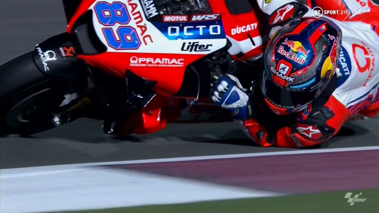 1935283525_2021-04-0519_00_12-01_Race.Moto3.mp4-VLCMediaPlayer.thumb.jpg.ed7ff61276727ab2a004ff6d63d3de94.jpg