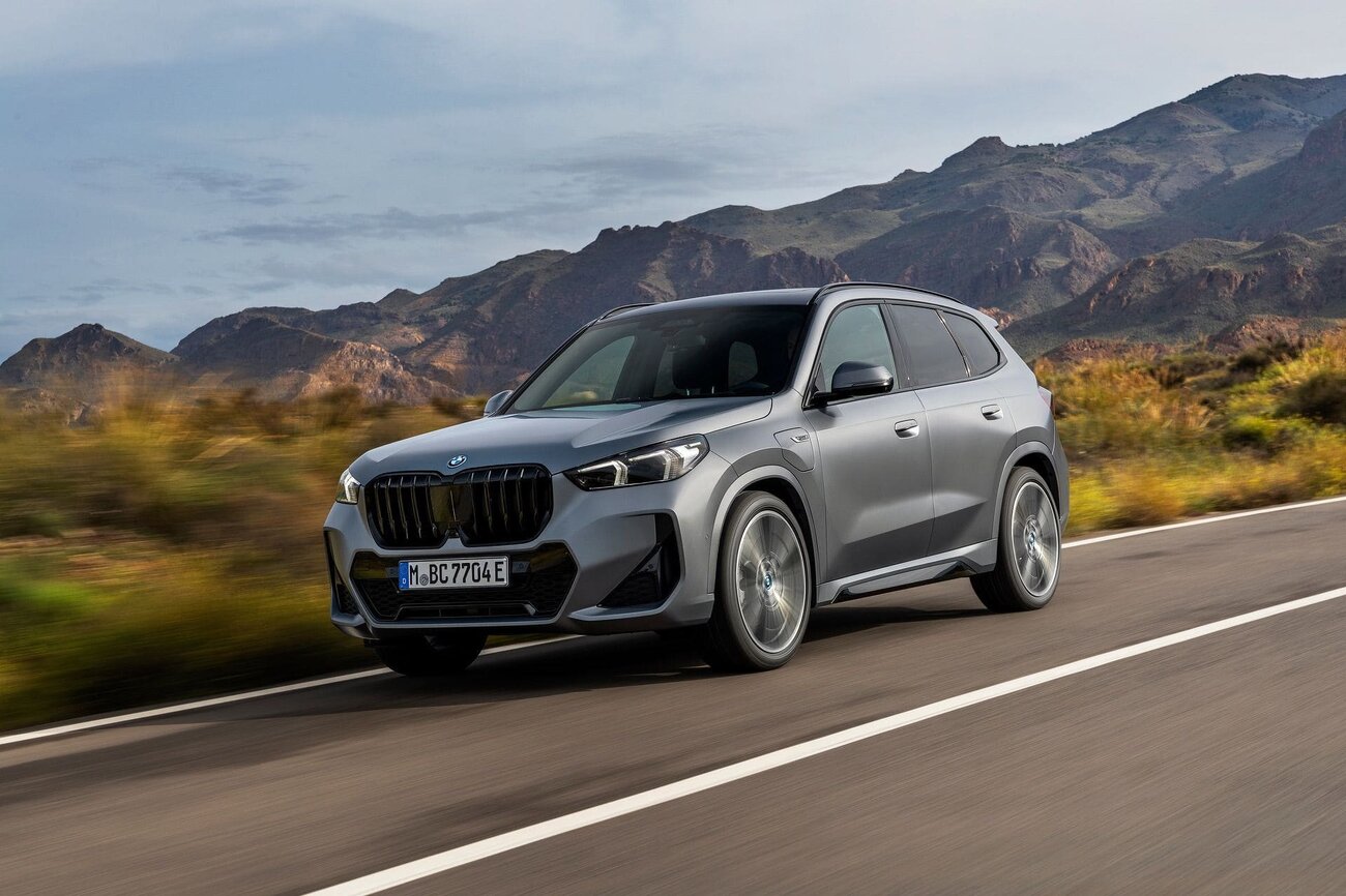 2023-bmw-x1-xdrive30e-12.thumb.jpg.47aa2b03152ab1e35cb850ef59891fae.jpg