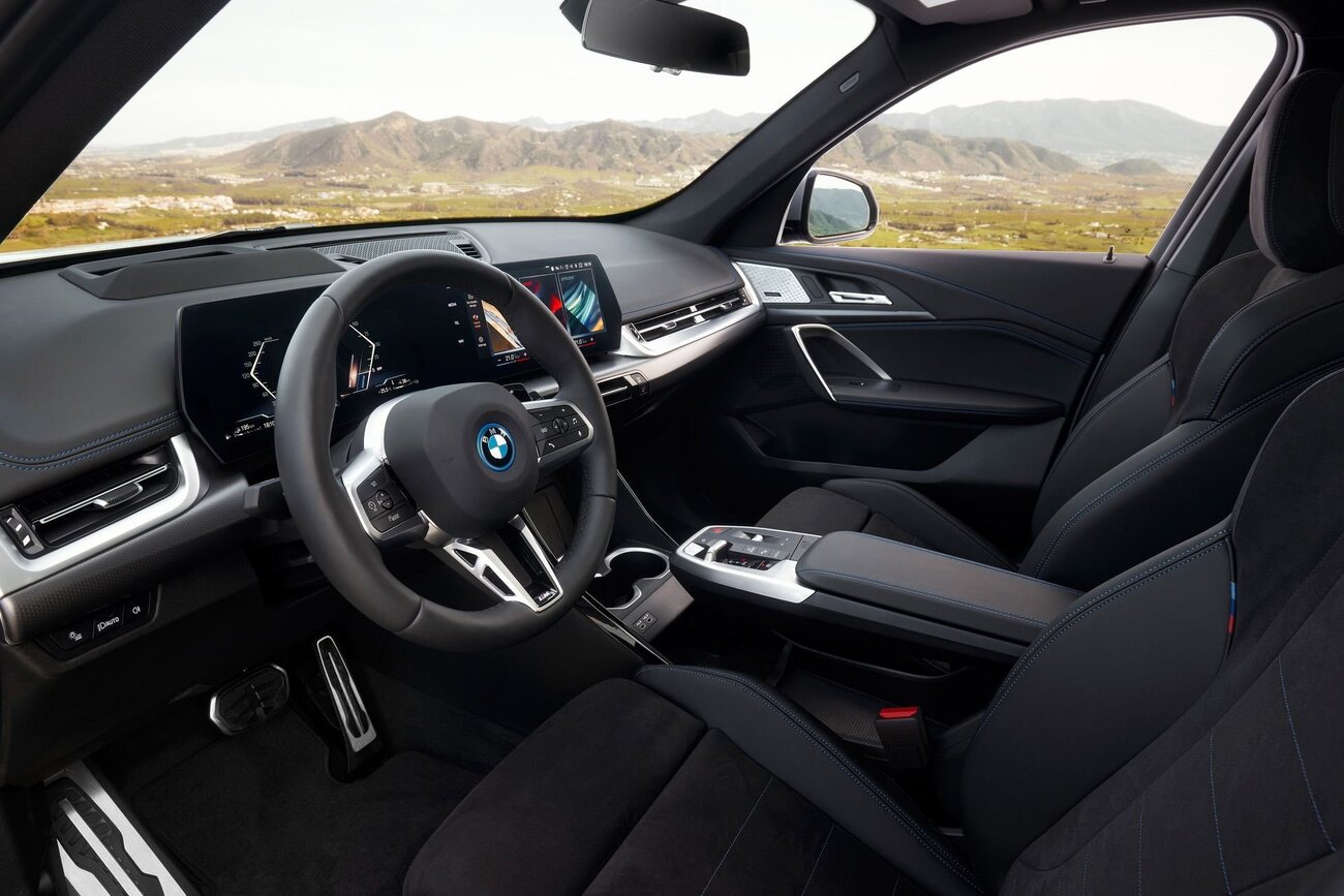 2023-bmw-x1-xdrive30e-26.thumb.jpg.34544b5acfe6a77c5efb401b02676e6f.jpg