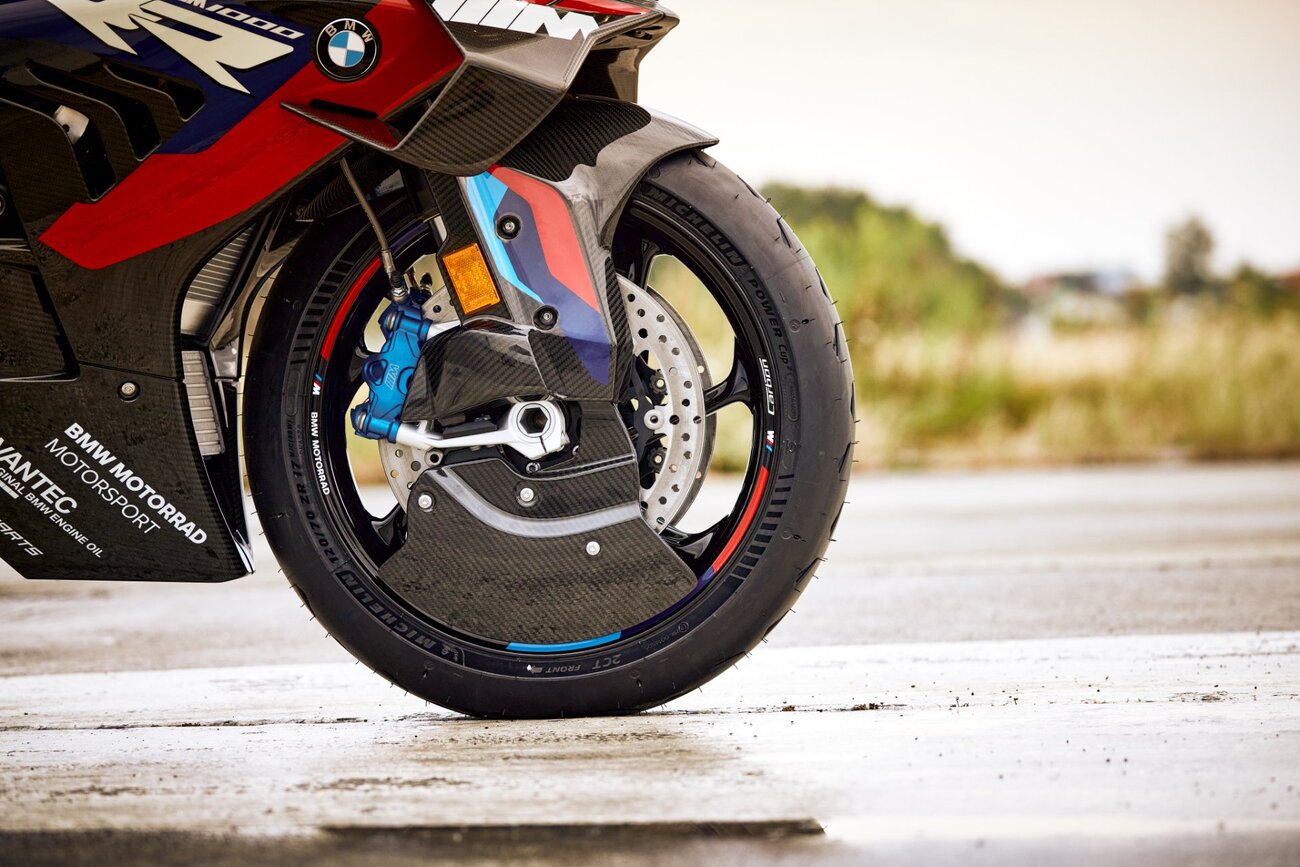 P90481276_highRes_the-new-bmw-m-1000-r.thumb.jpg.7f2e51eb55e53b558b9a59ae33c160f3.jpg