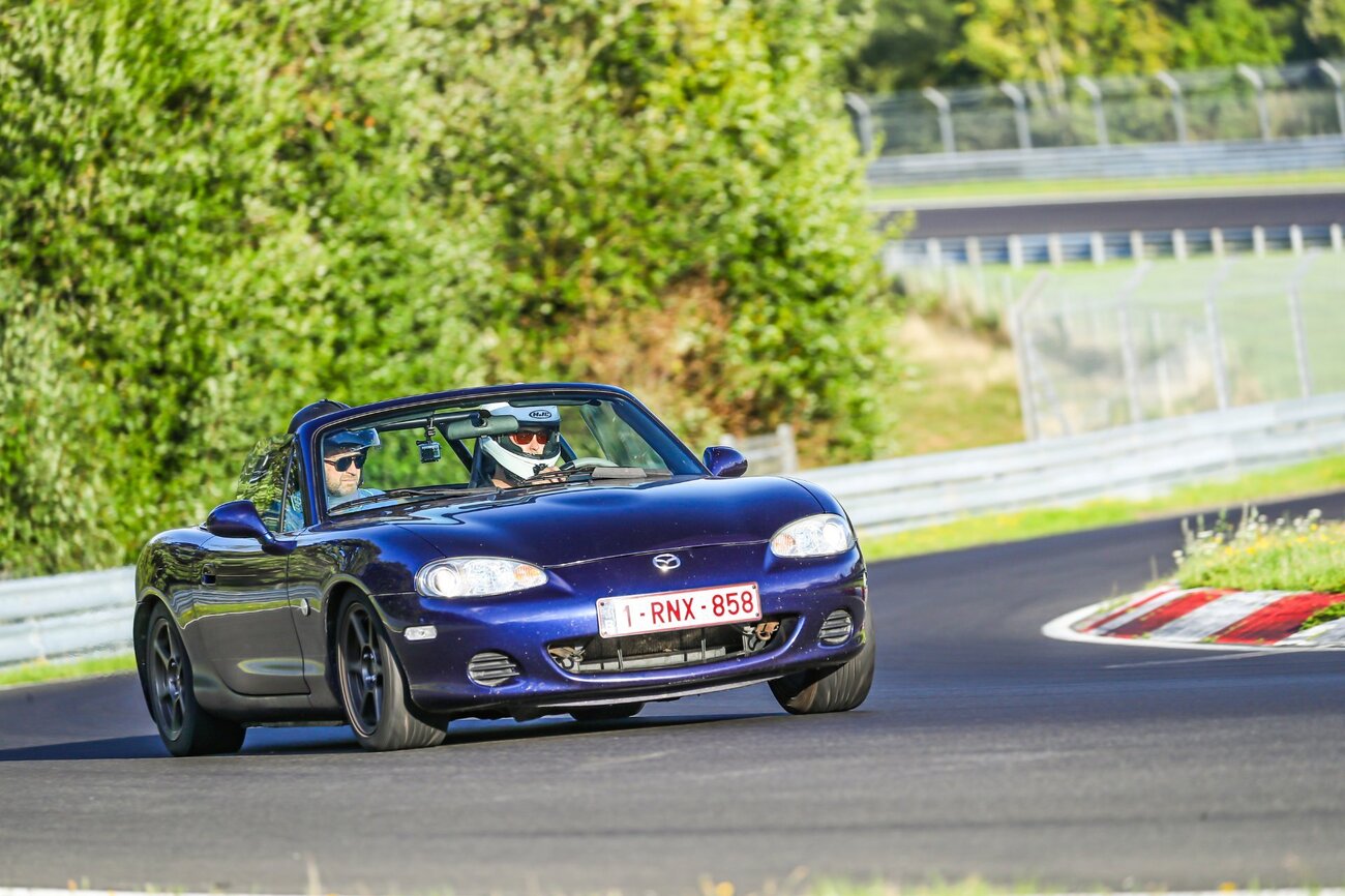 racetracker_23676845_375976.thumb.jpg.1a5e1ca8e1d470ea1b478ac8d7294bb7.jpg