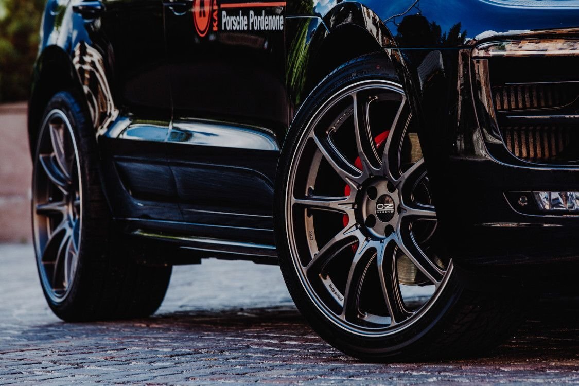 oz-racing-hyperxt-hlt-star-graphite-diamond-lip-porsche-macan-turbo-s-cortina-4_x.jpg.a239c103f4b50c89089a37ac6a542e87.jpg