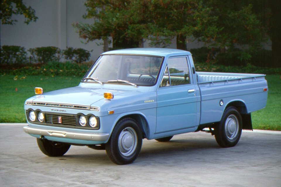 Toyota-HiLux-RN10-50thAnniv04.jpg.6894d34595a734660dfd14ad6ead7f94.jpg