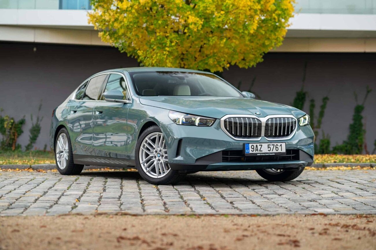 2024-BMW-520d-Cape-York-Green-17-scaled.thumb.jpg.2d86f67c039753c9f33884b27fe52ab6.jpg