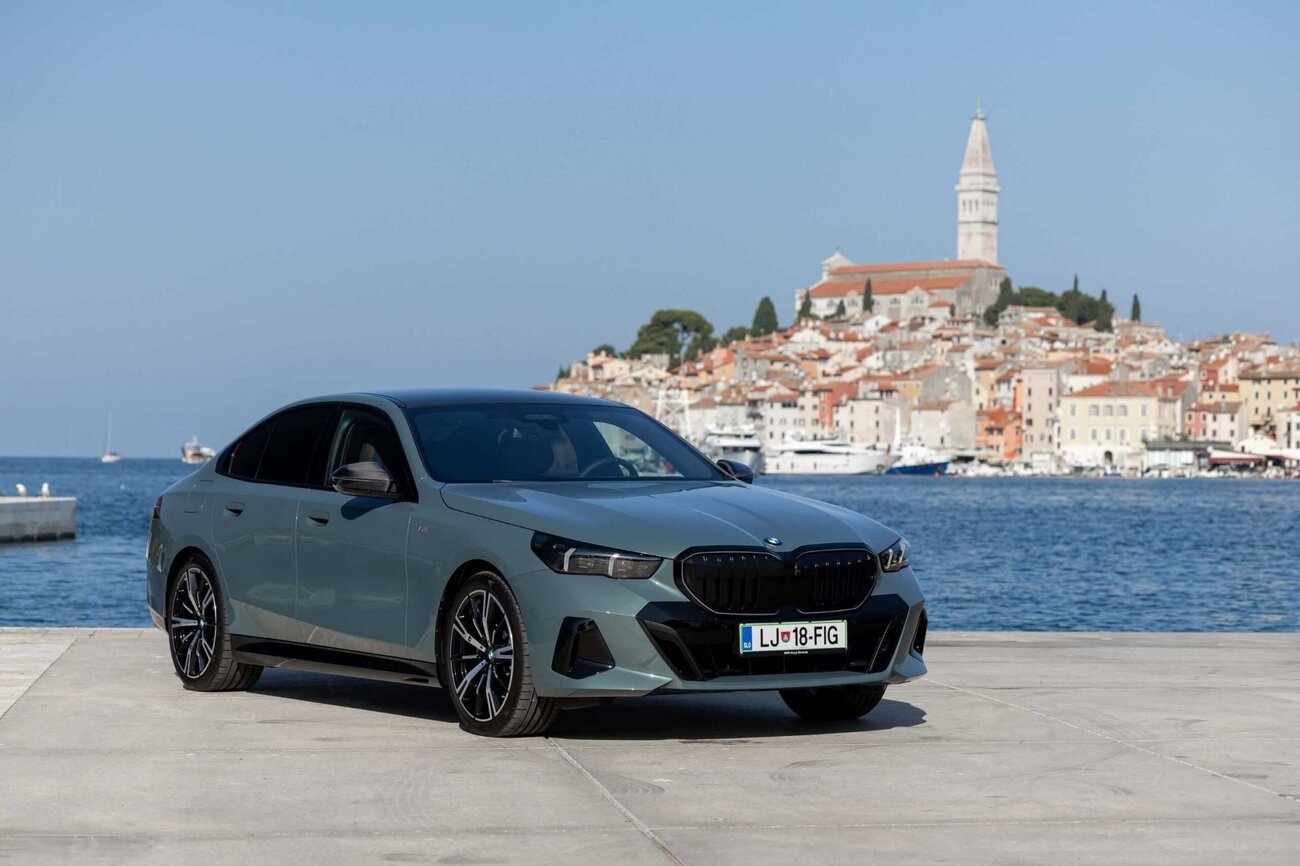BMW-i5-Cape-York-Green-2-scaled.thumb.jpg.c3e0c9dc2679fb91260a97e36cf627fd.jpg