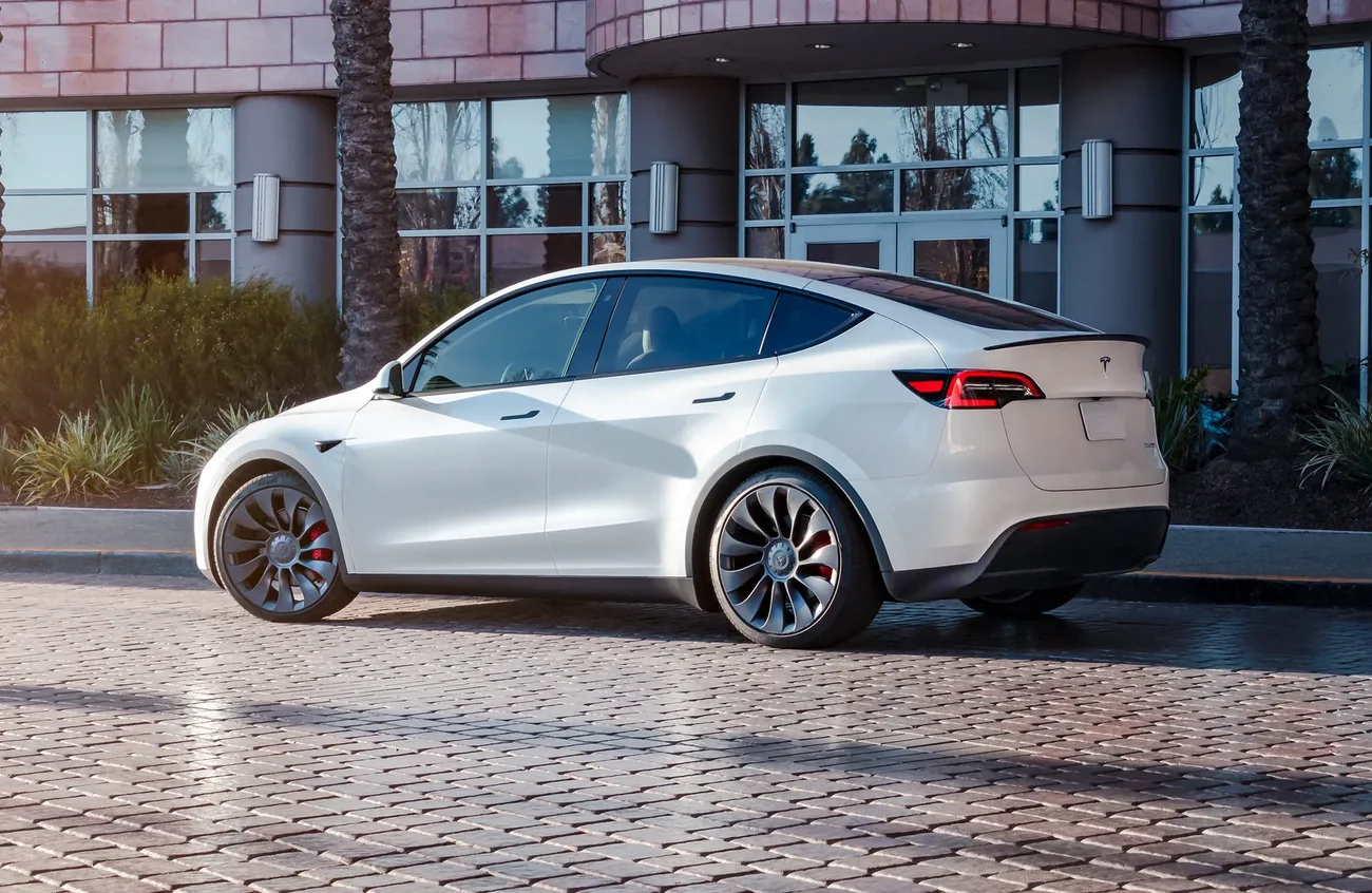 tesla-model-y.thumb.webp.77f5fbcaebe1accc974eb9de7c88997d.webp