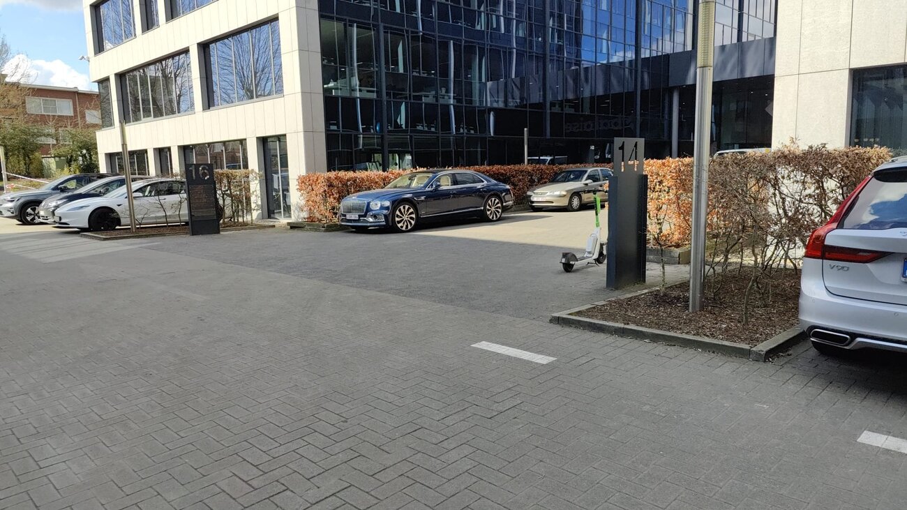 flying spur.jpg