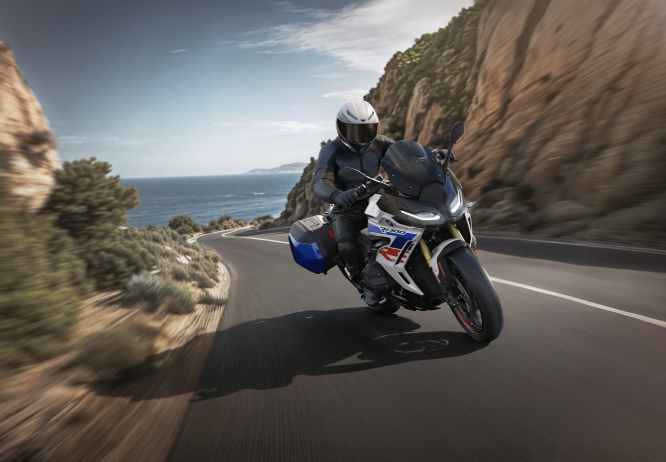 P90596239_lowRes_the-new-bmw-r-1300-r.thumb.jpg.a54ad0ecf5fd20125d9b107832429192.jpg