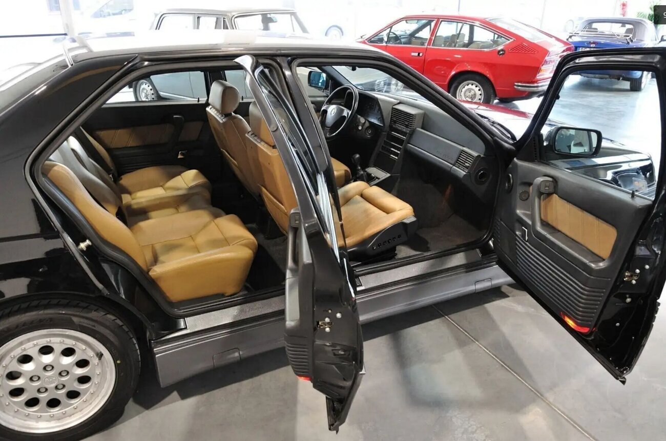 2025-11-23 21_31_36-Alfa Romeo 164 Berline in Zwart tweedehands in Cortemaggiore - Piacenza voor € 2.jpg