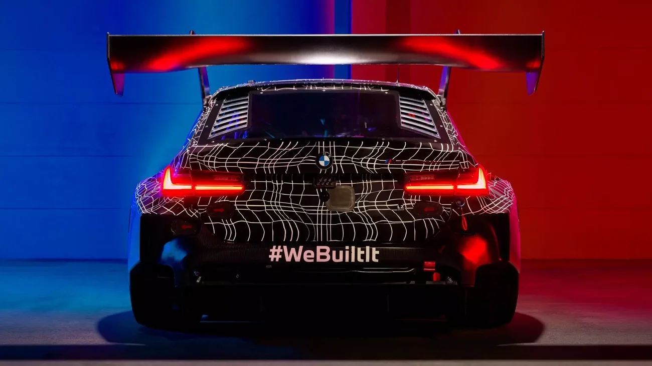 BMW-M3-Touring-24H-zwart-g81-2026-achterkant.webp