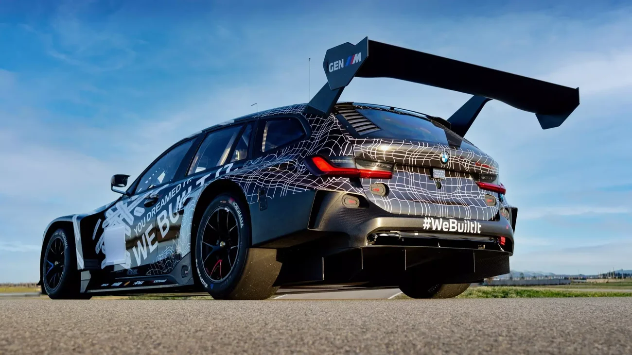 BMW-M3-Touring-24H-zwart-g81-2026-links-achter.webp